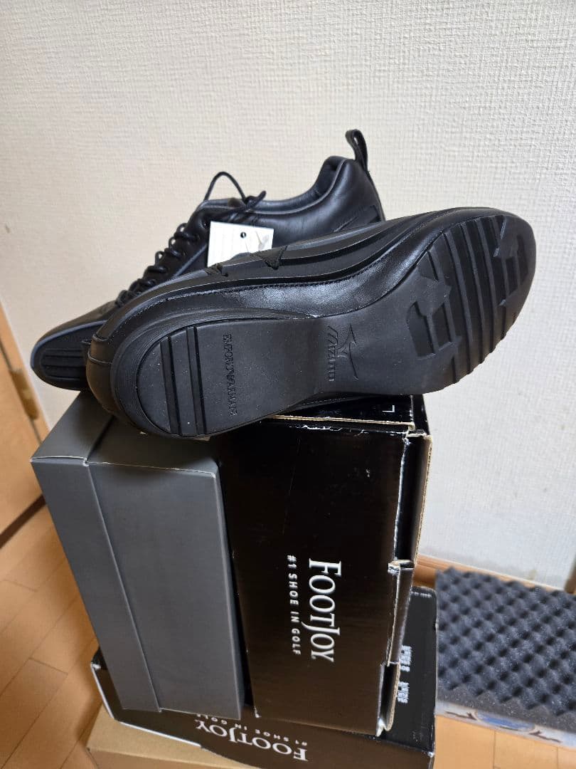 未使用 アルマーニとミズノのコラボ ブラック スニーカー 未使用 アルマーニとミズノのコラボ ブラック スニーカー