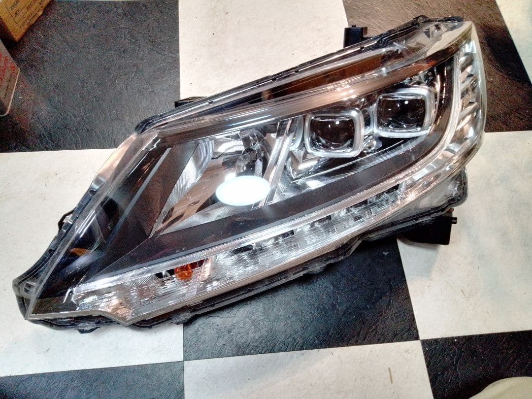 HONDA オデッセイRC1 ヘッドライト純正 | www.ipec-barva.com