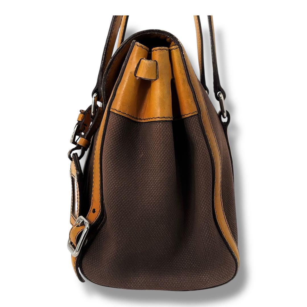 【希少】PRADA プラダ　ハンドバッグ　ボストン　三角プレート　レザー　金具