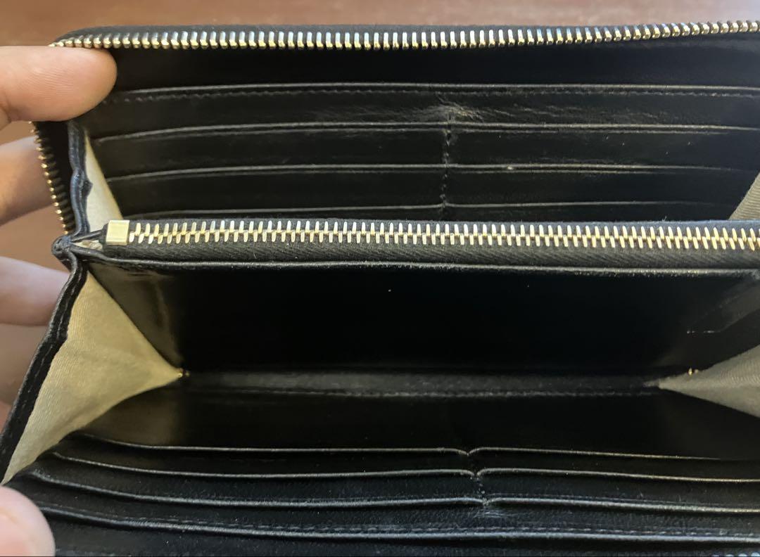 ジッパー付き長財布
