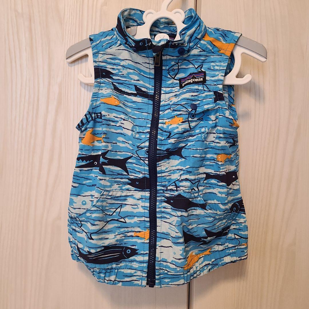 【美品】Patagoniaフード付ベスト！ patagonia 魚柄 ベビーベスト フード付き - メルカリ