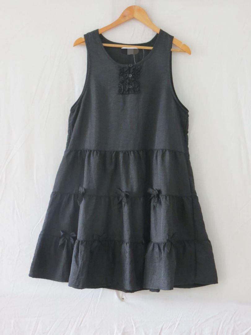黒のフリル付きノースリーブエプロン