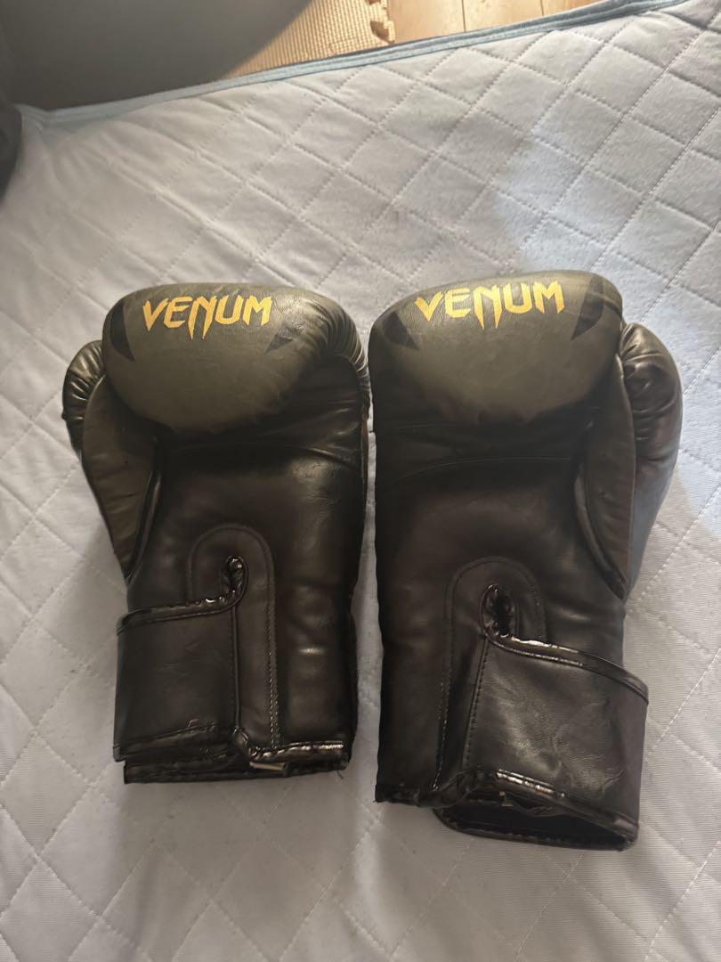 Venum ボクシンググローブ 黒/金