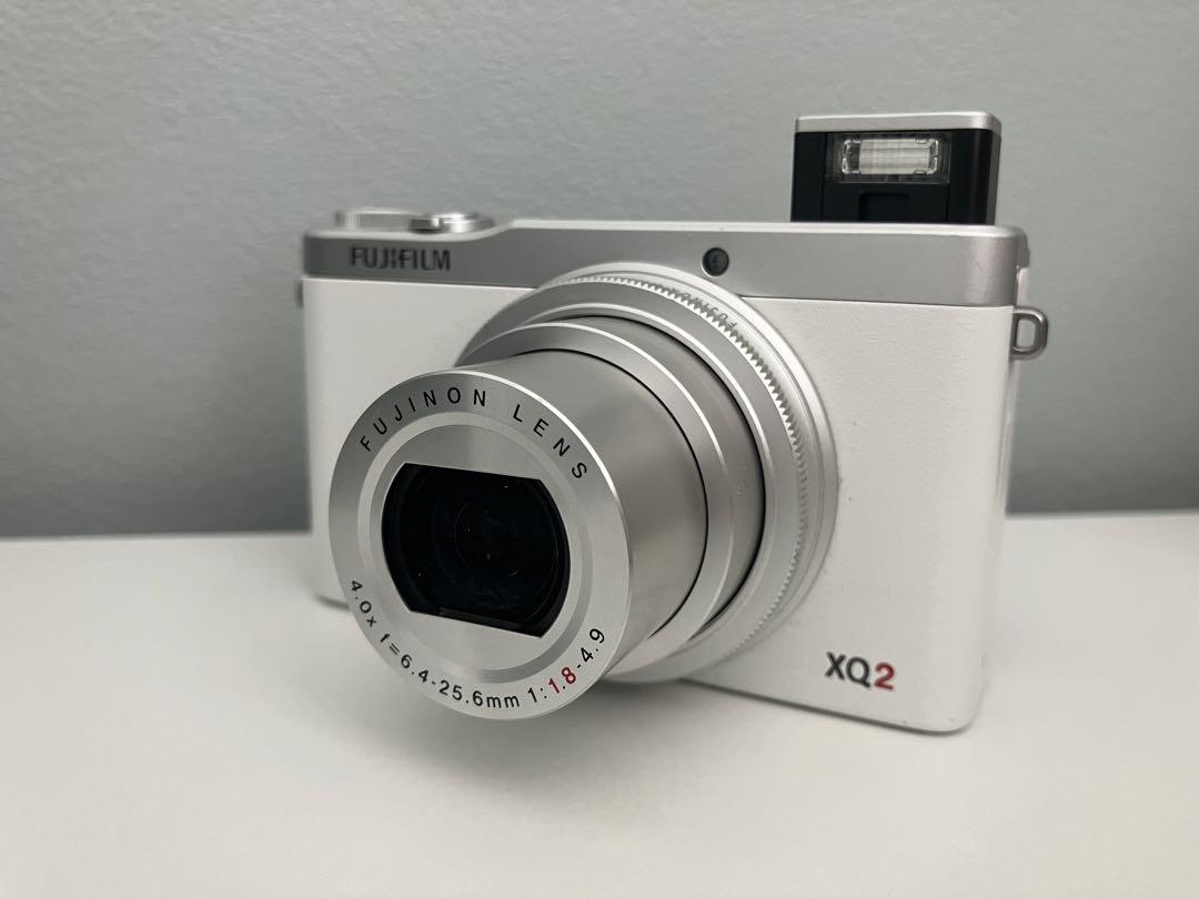 FUJIFILM XQ2 ホワイト コンパクトデジタルカメラ　純正バッテリー