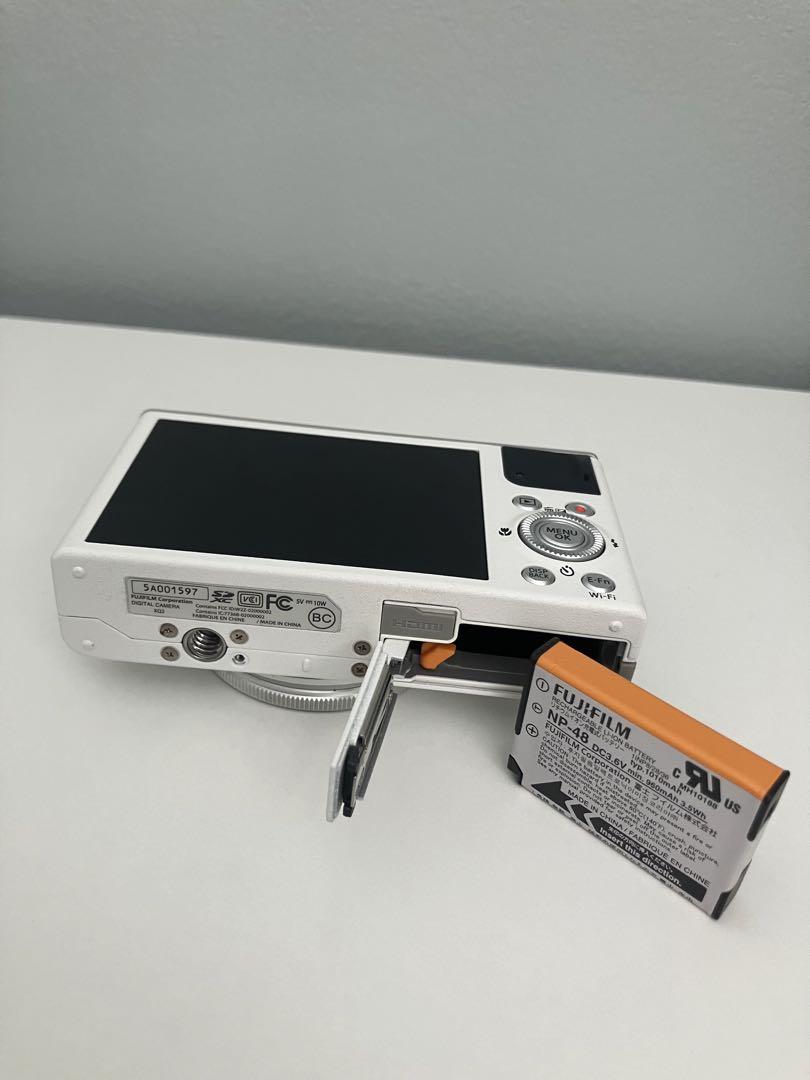 FUJIFILM XQ2 ホワイト コンパクトデジタルカメラ　純正バッテリー