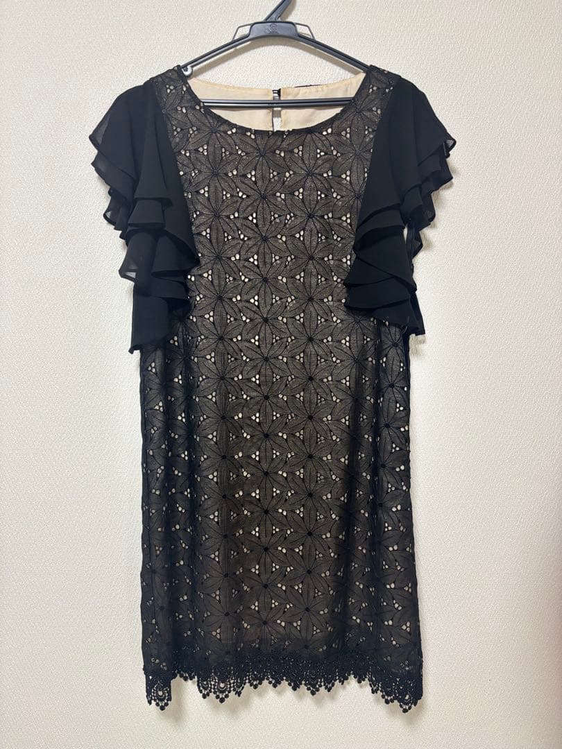 黒のフリル付きレースノースリーブ　ワンピース　ドレス