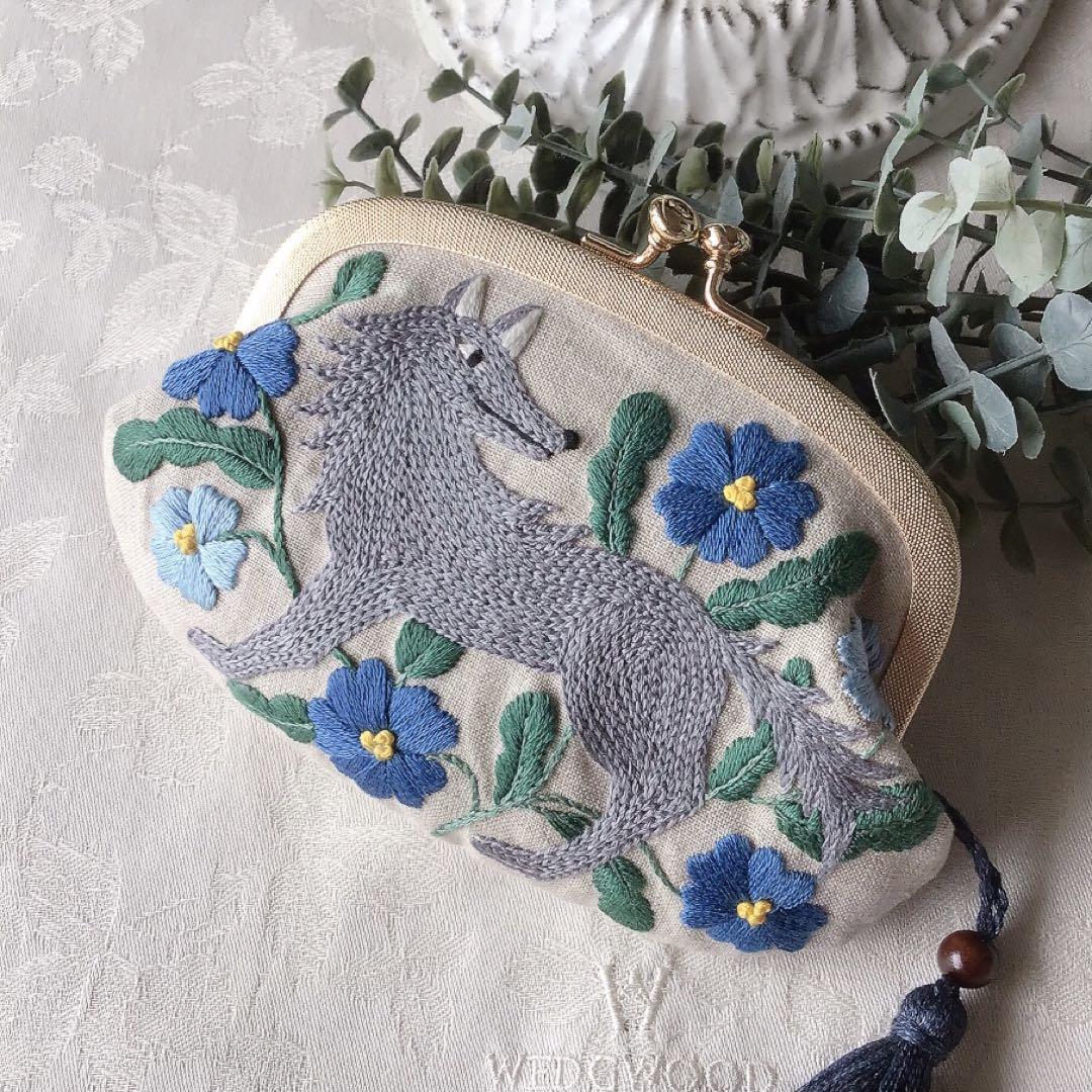 春の五線譜のがま口ポーチ 手刺繍 ハンドメイド