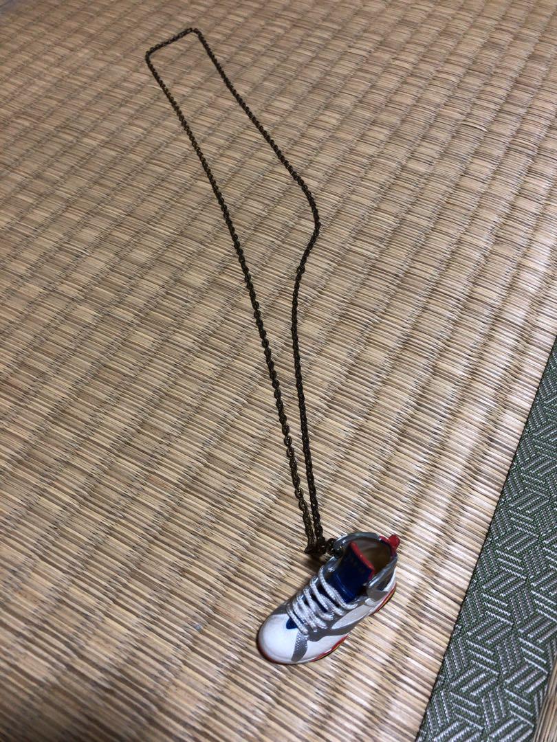 スニーカー ネックレス