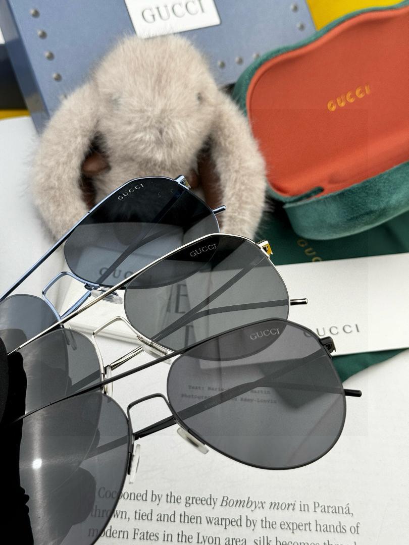 GUCCI サングラス シルバー グレー GUCCI シルバーフレーム グレー サングラス - Accessory送料 無料