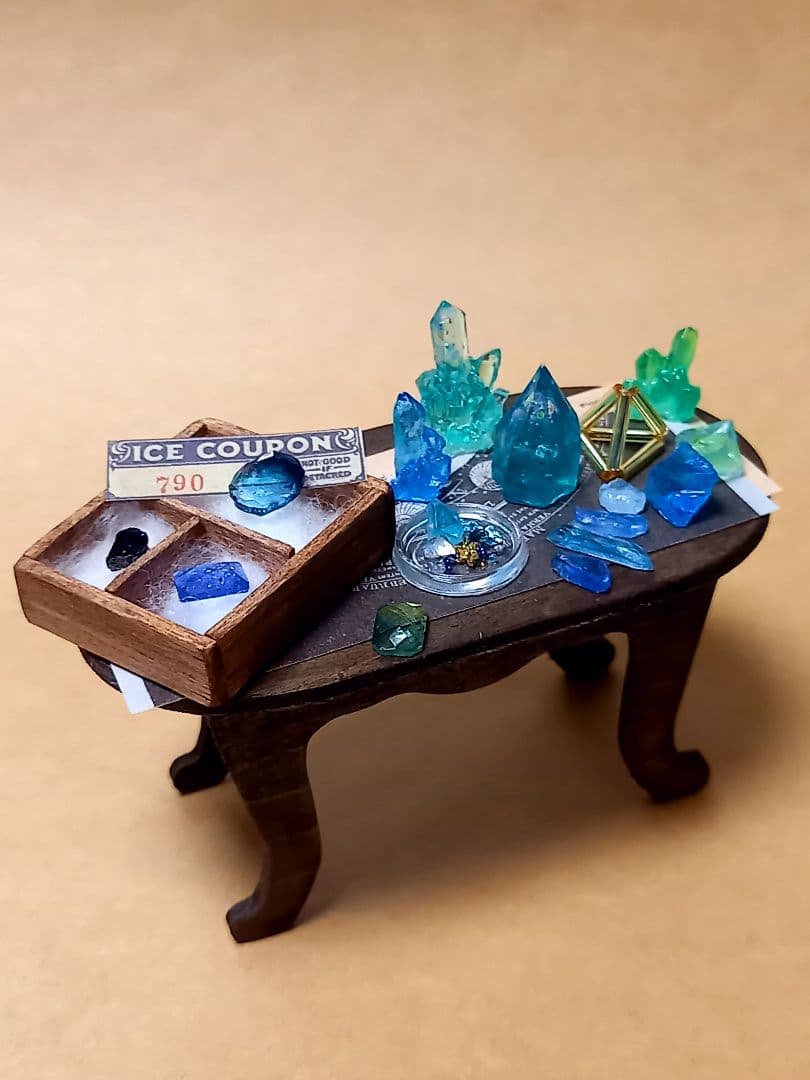 ミニチュア ハンドメイド アンティーク部屋の小物 鉱石 鉱物 標本箱