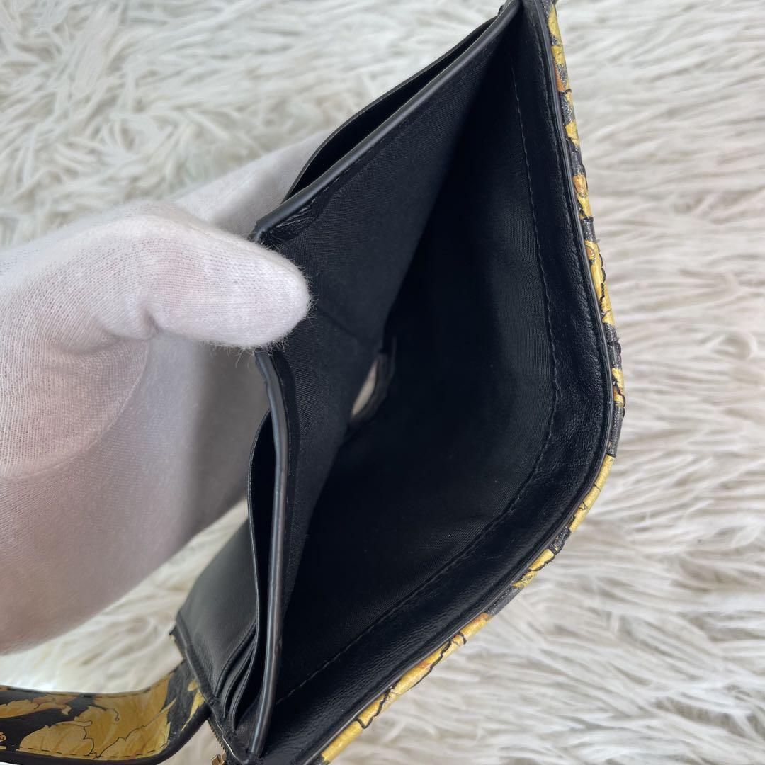 付属品完備✨VERSACE ヴェルサーチ Vロゴ 二つ折り 財布 金具