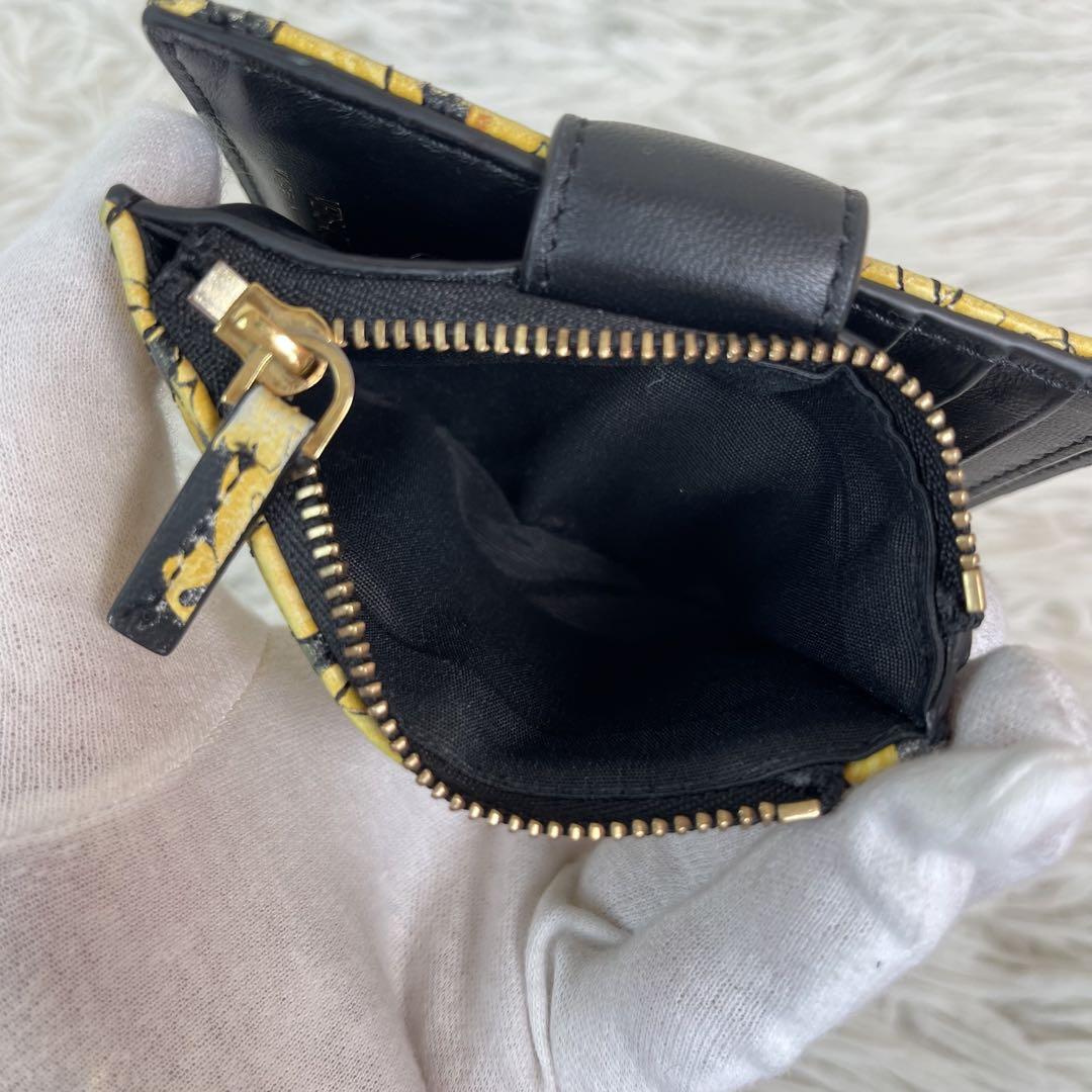 付属品完備✨VERSACE ヴェルサーチ Vロゴ 二つ折り 財布 金具