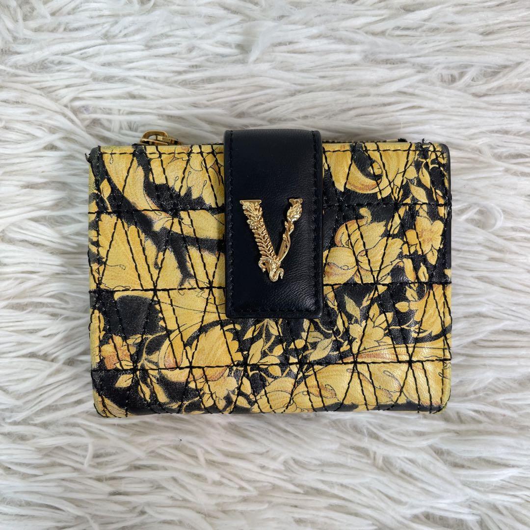 付属品完備✨VERSACE ヴェルサーチ Vロゴ 二つ折り 財布 金具