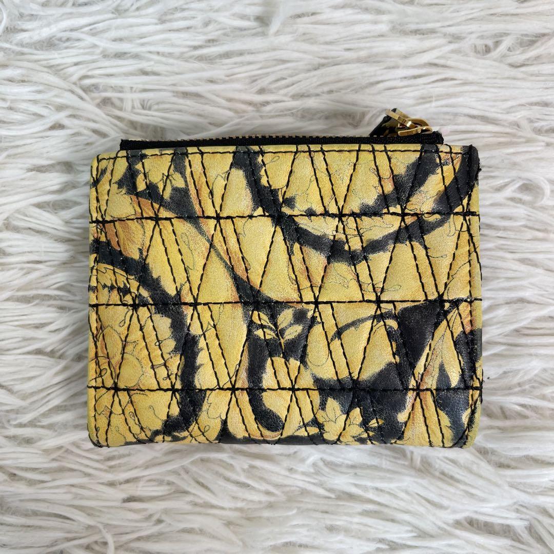 付属品完備✨VERSACE ヴェルサーチ Vロゴ 二つ折り 財布 金具