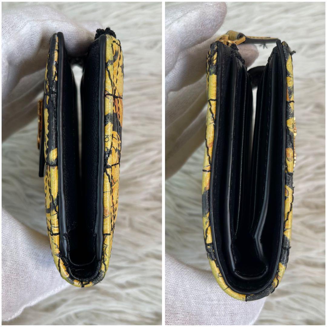 付属品完備✨VERSACE ヴェルサーチ Vロゴ 二つ折り 財布 金具