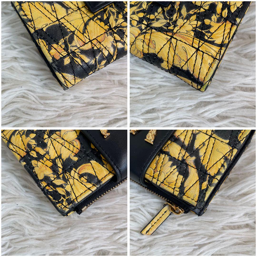 付属品完備✨VERSACE ヴェルサーチ Vロゴ 二つ折り 財布 金具