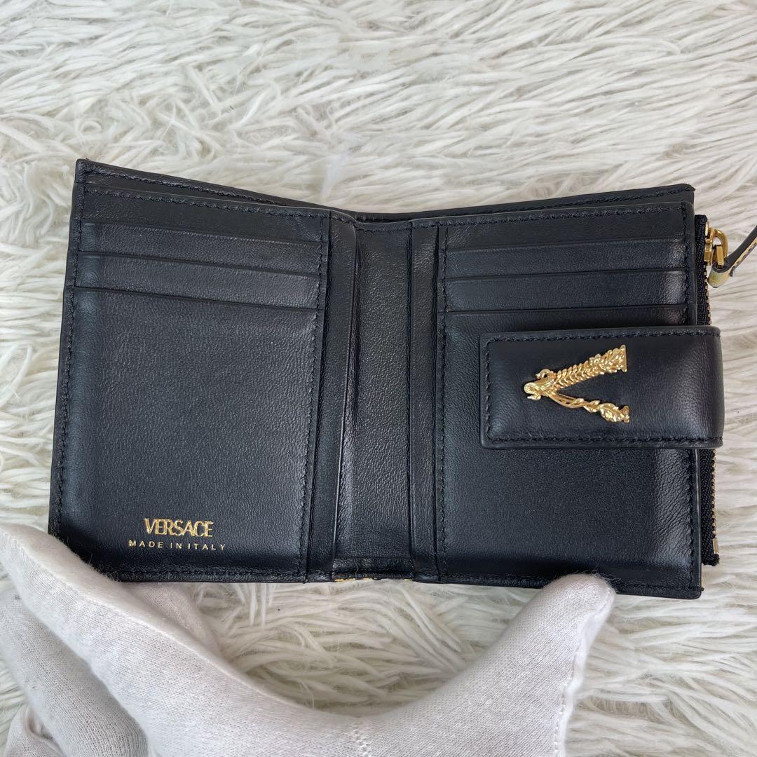 付属品完備✨VERSACE ヴェルサーチ Vロゴ 二つ折り 財布 金具