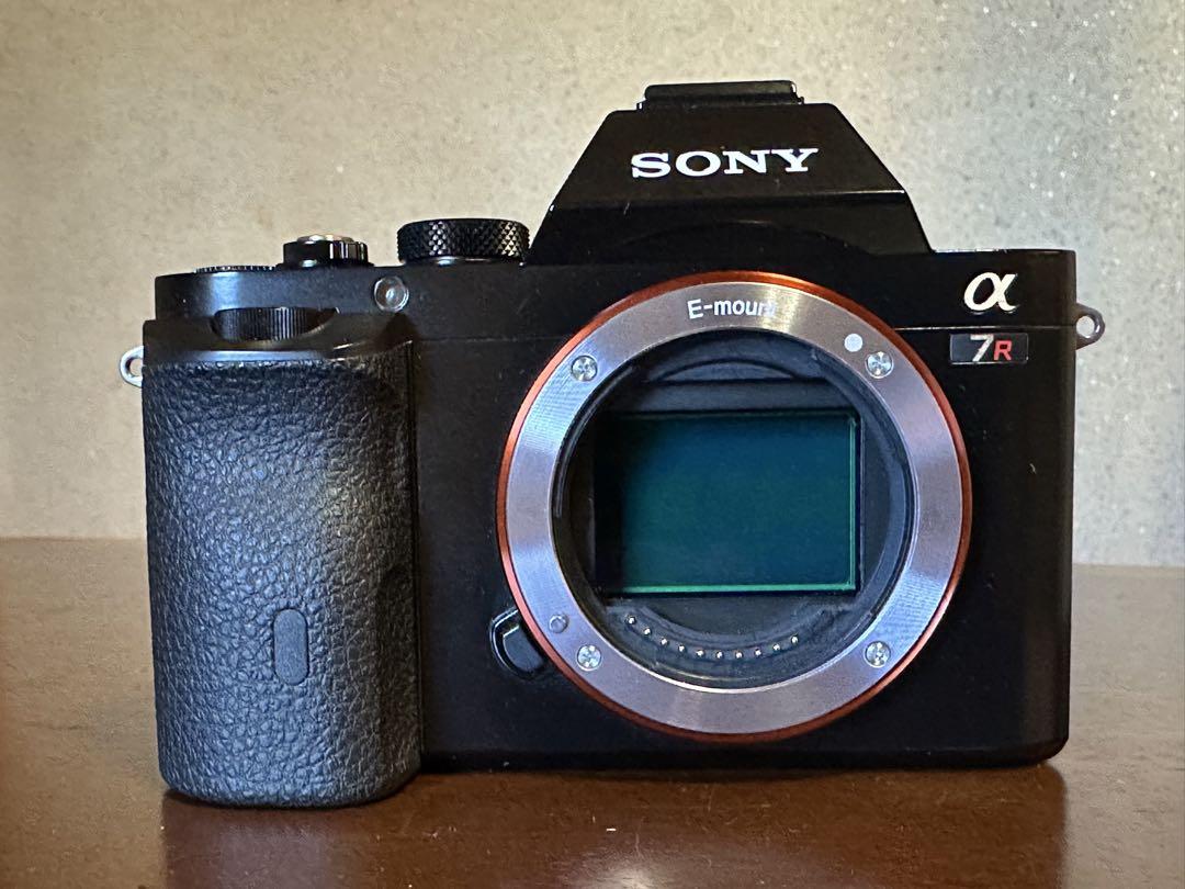 SONY α7R ILCE-7R ボディ+バッテリー+充電器 - メルカリ