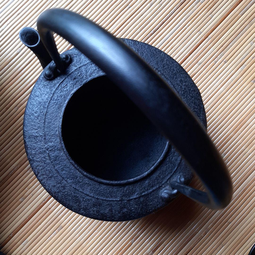 【未使用新品】松地紋　肩衝鉄瓶　銅蓋　角谷莎村　銘刻印　共箱