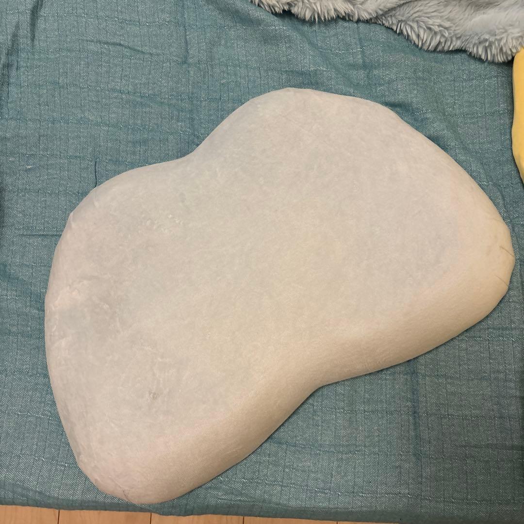 高さ両脇約7.5cm 中央約6.5㎝magniflex