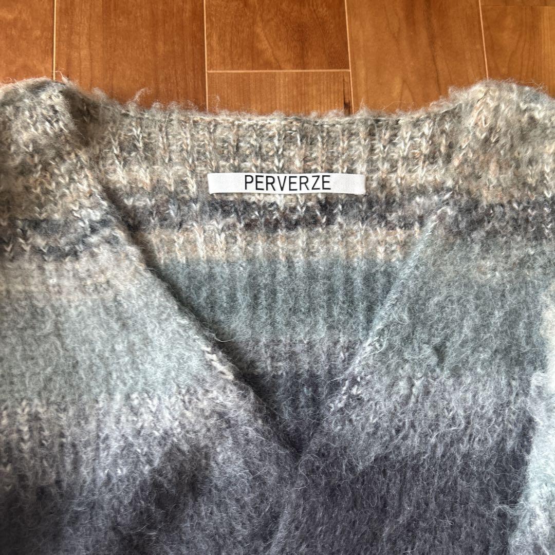 PERVERZE グレー ボーダー ニットカーディガン Fサイズ PERVERZE グレー ボーダー ニットカーディガン Fサイズ