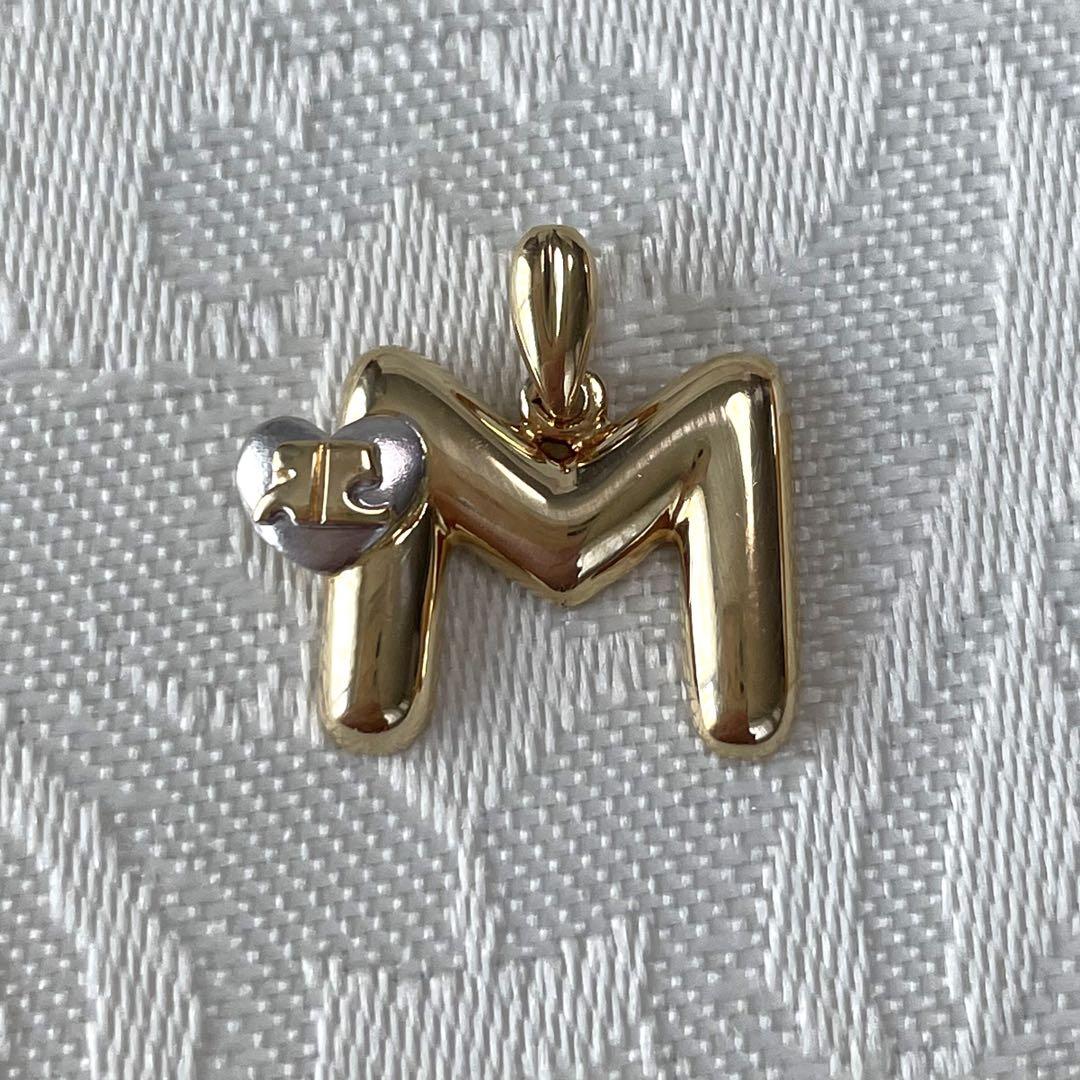 美品 courreges クレージュK18 ペンダントトップ イニシャルM