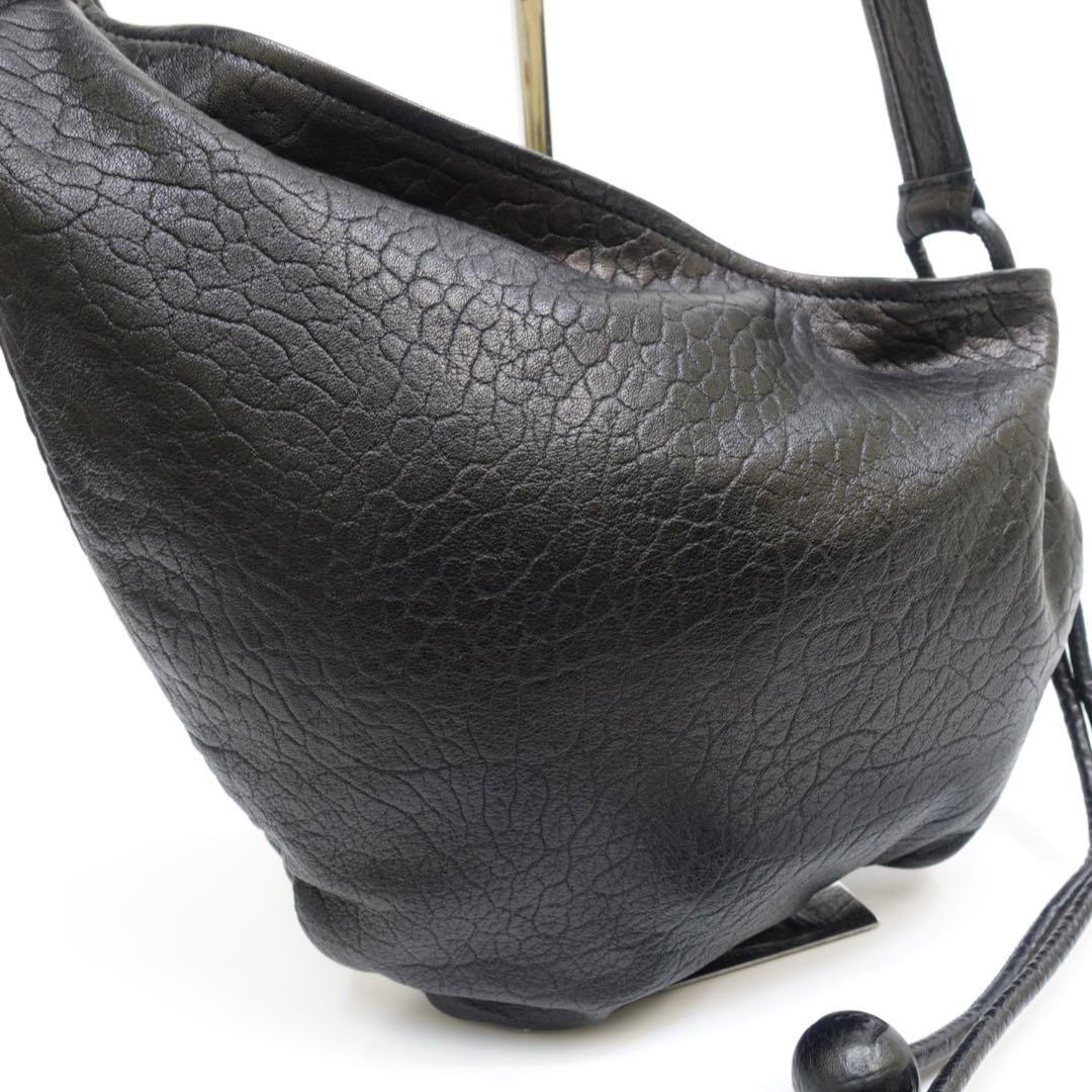 ブラック ナッパ製 ラージ ホーボーバッグ | Marni