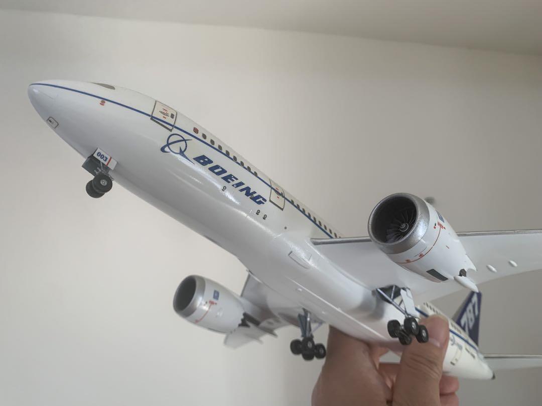Revell Boeing 787-8 Dreamliner1:144プラモデル