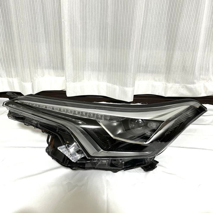 人気急上昇】 C-HR NGX50/10 ZYX10 純正 LED 左 ヘッドライト ライト
