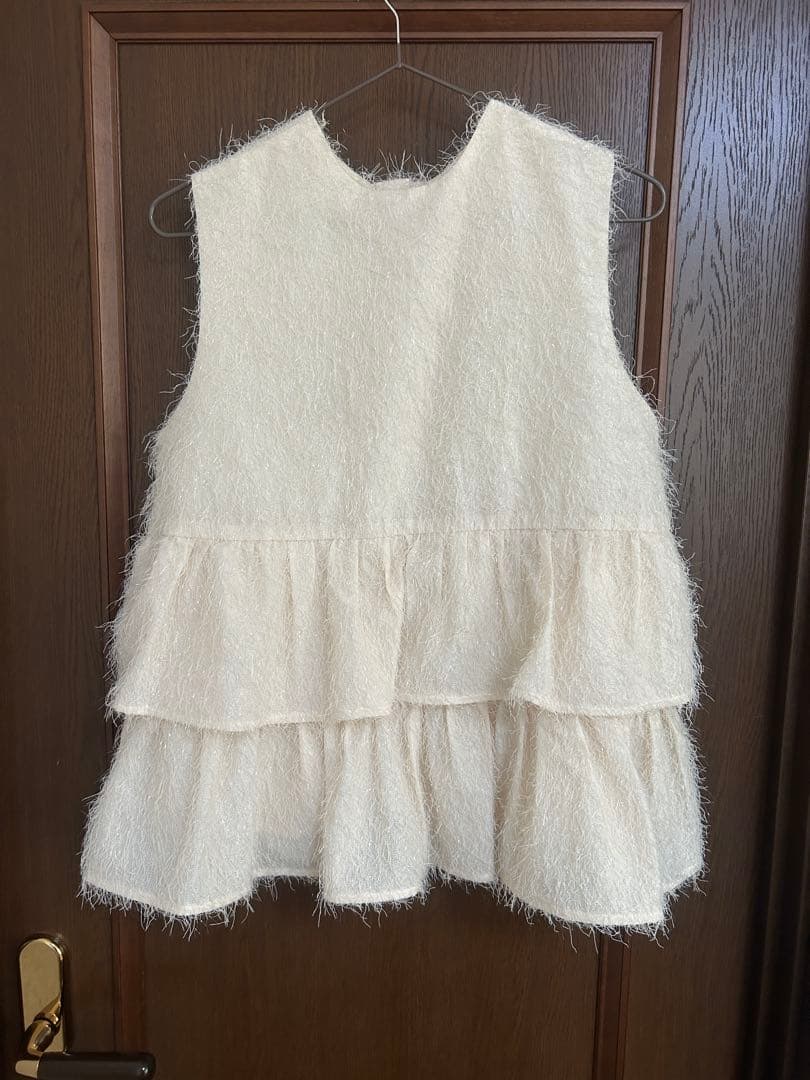 Fiolily キラキラトップス スパークリングぺプラムスリーブレストップス