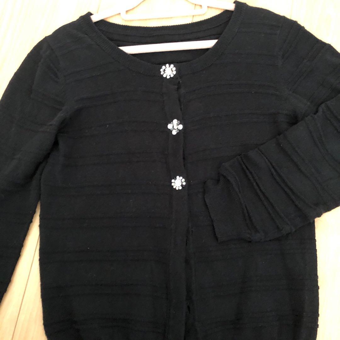 メルカリ ボタンが可愛い黒カーディガンmサイズ カーディガン ボレロ 850 中古や未使用のフリマ