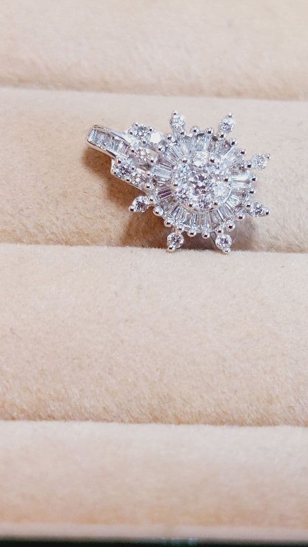 13時過ぎ出品し直しGSTVですか?K18WG ダイヤ0.29ペンダントトップ GSTVですか?K18WG ダイヤ0.29眩しいペンダントトップ - メルカリ