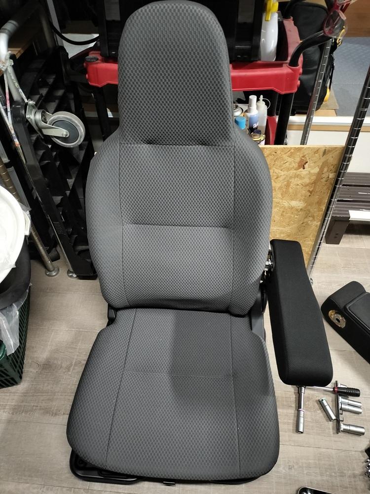 ハイゼットジャンボ(S500P，S510P)用アームレスト取付ブラケット