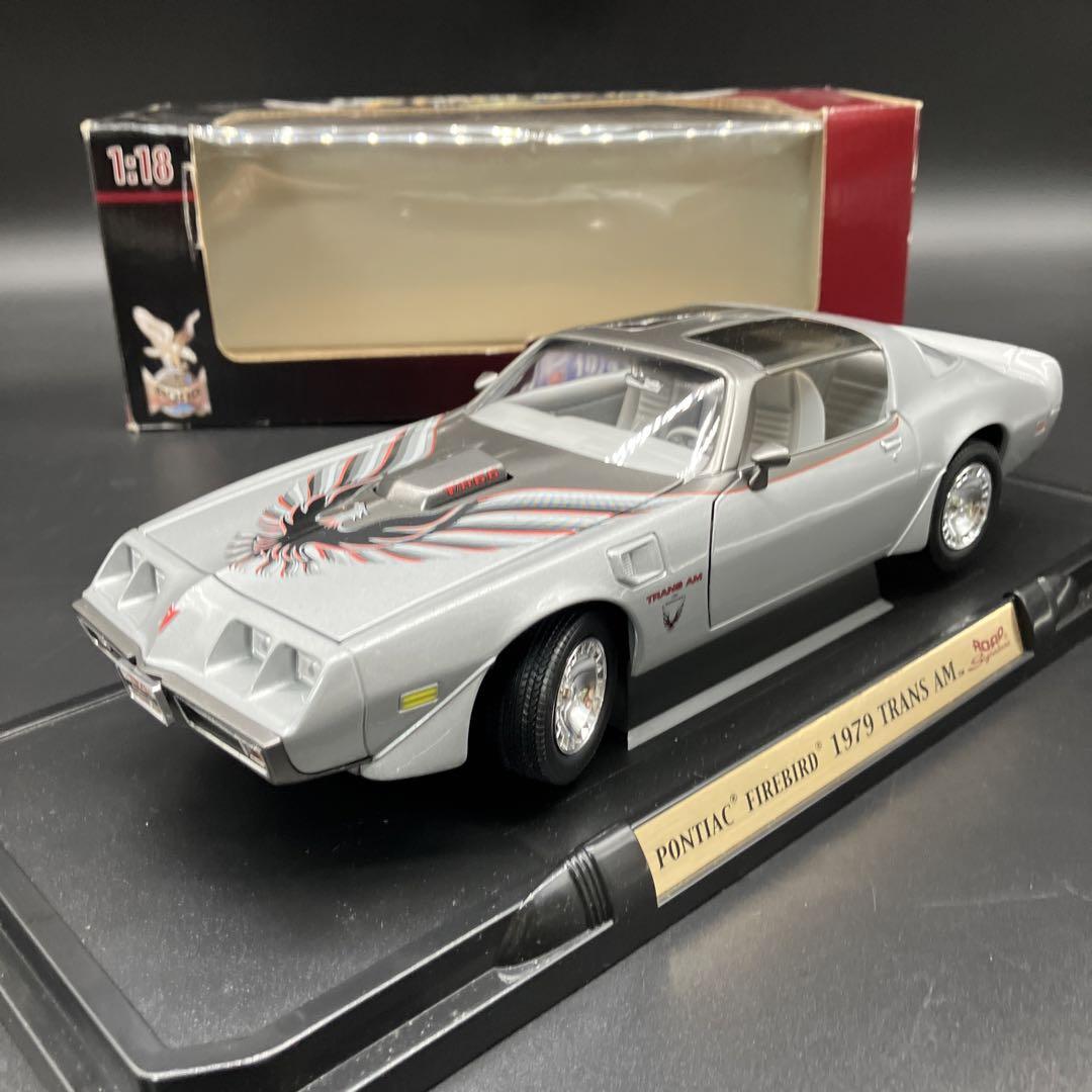 自動車 1979 Pontiac Firebird Trans Am 1:18 ROAD 1979 Pontiac Firebird Trans Am Black 1/18 Diecast Model Car