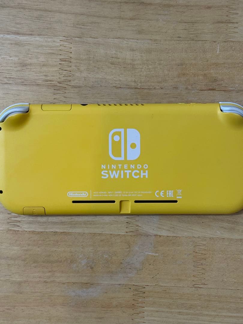 スイッチライト 本体と充電器 イエロー スイッチライト 本体と充電器 イエロー