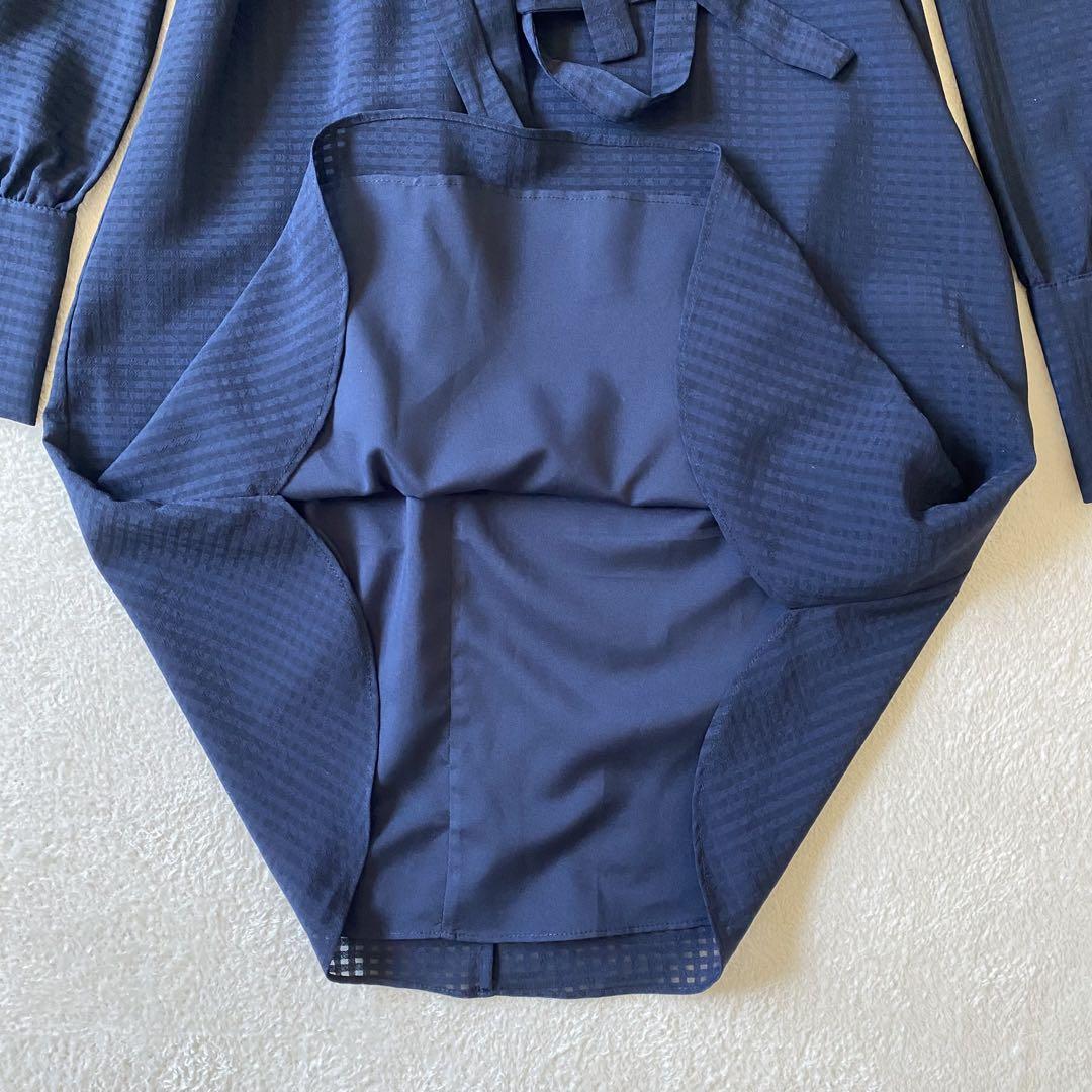 Armani Exchange 長袖チュニック ベルト付き Armani Exchange 長袖チュニック ベルト付き