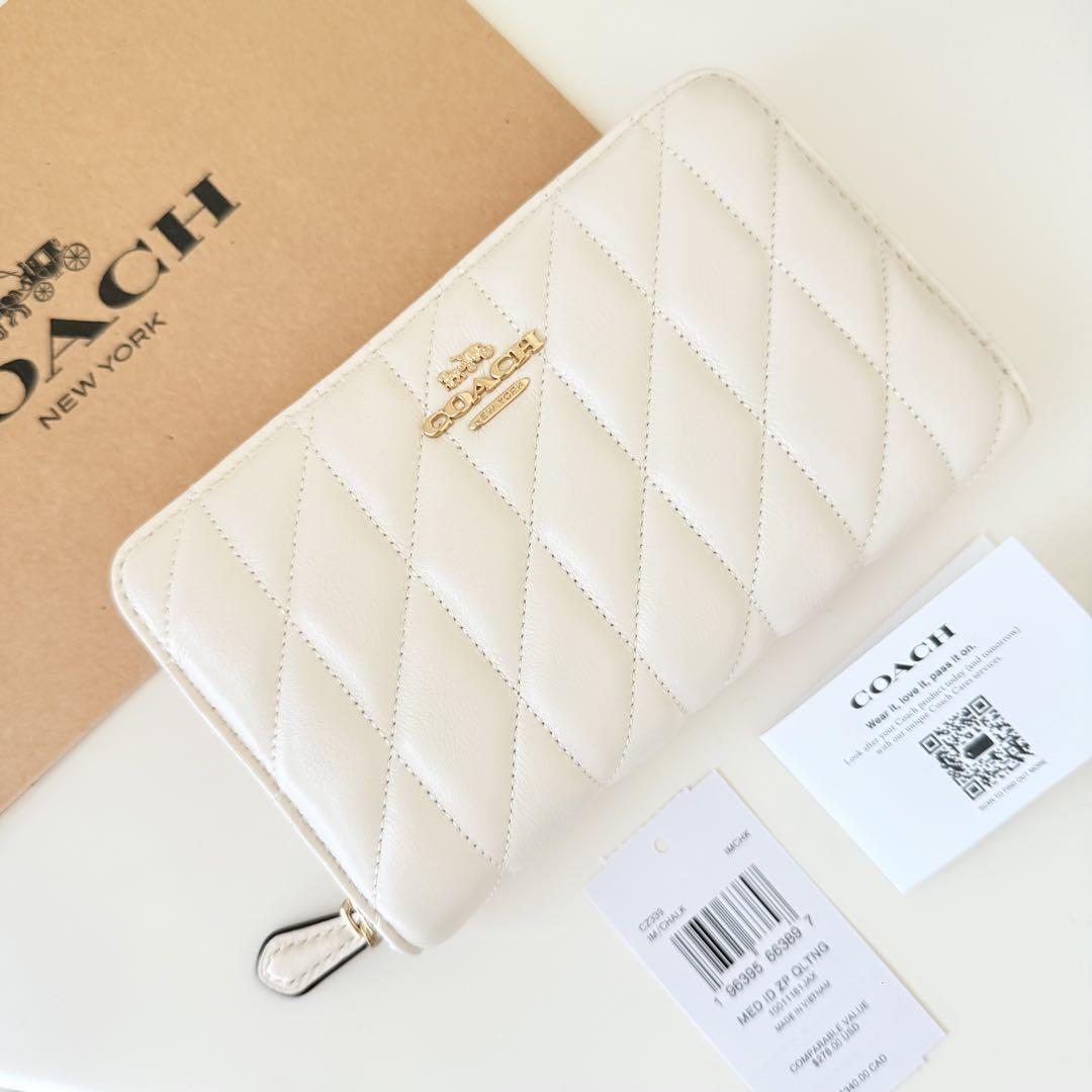 COACH コーチ　キルティング　ミディアム　折り財布　チョーク