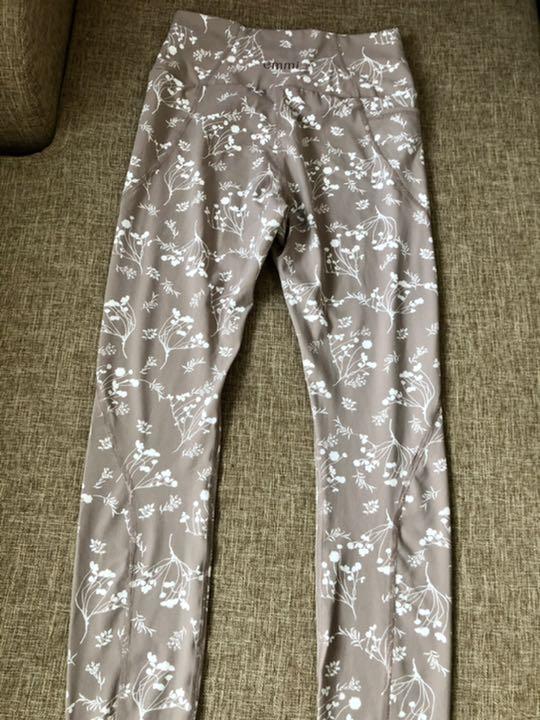 emmiyoga新品⭐️2点セット❣️ ウィンターフラワーレギンス&コラボTシャツ zED1k-m80521659449 超激得通販