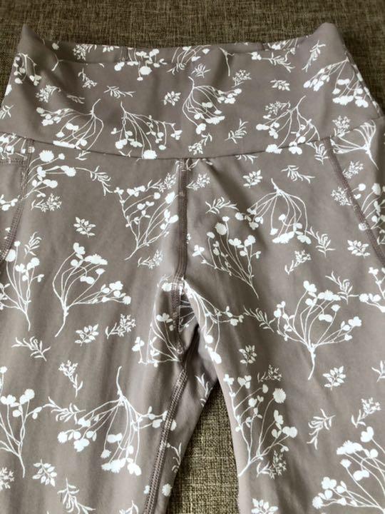 emmiyoga新品⭐️2点セット❣️ ウィンターフラワーレギンス&コラボTシャツ zED1k-m80521659449 超激得通販
