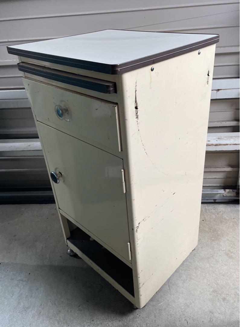 ビンテージ/スチール製/医療棚/収納棚/キャスター付き/ベロ付き/店舗什器 ビンテージ/スチール製/医療棚/収納棚/キャスター付き/ベロ付き
