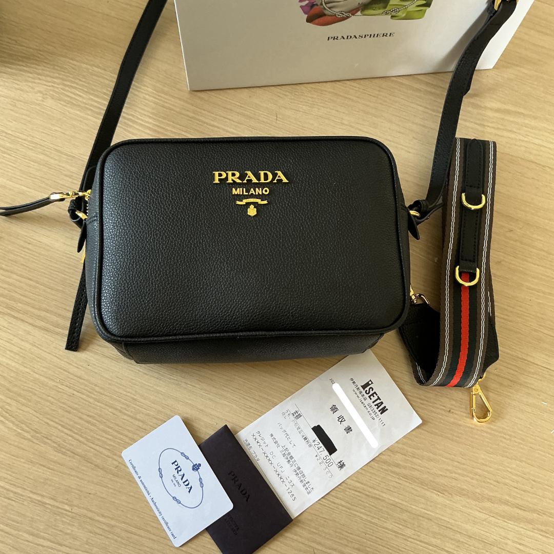PRADA ブラックョルダーバッグ男女兼用