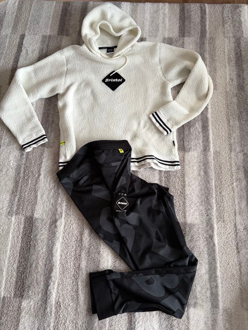 FCRBフード付きスウェットLサイズ&ジョガーパンツXLサイズセット FCRBフード付きスウェットLサイズ&ジョガーパンツXLサイズセット