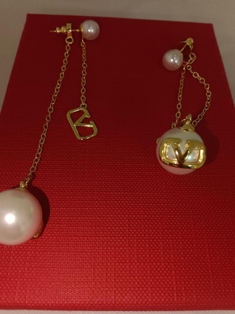 【美品】ヴァレンティノ　ロングパールピアス　高級感あふれる逸品