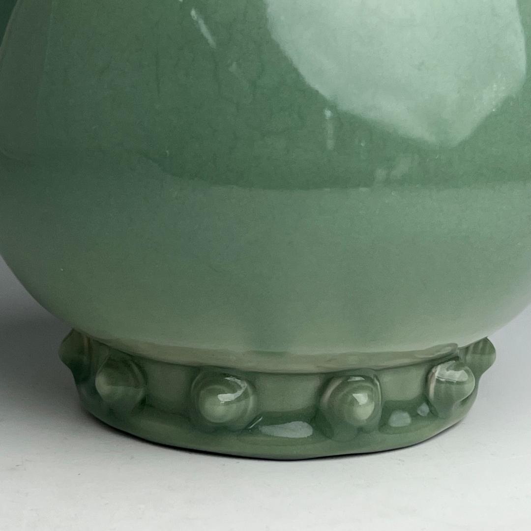 北村 圭泉 作 青磁 姫瓜写花生 共箱 兵庫県立陶芸館展示類似品 北村 圭泉 作 青磁 姫瓜写花生 共箱 兵庫県立陶芸館展示類似品