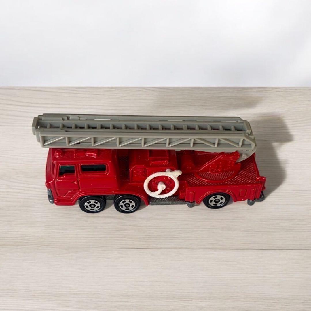 トミカ　日野消防自動車　tomica 昭和レトロ トミカ 日野ハシゴ消防車 昭和レトロ