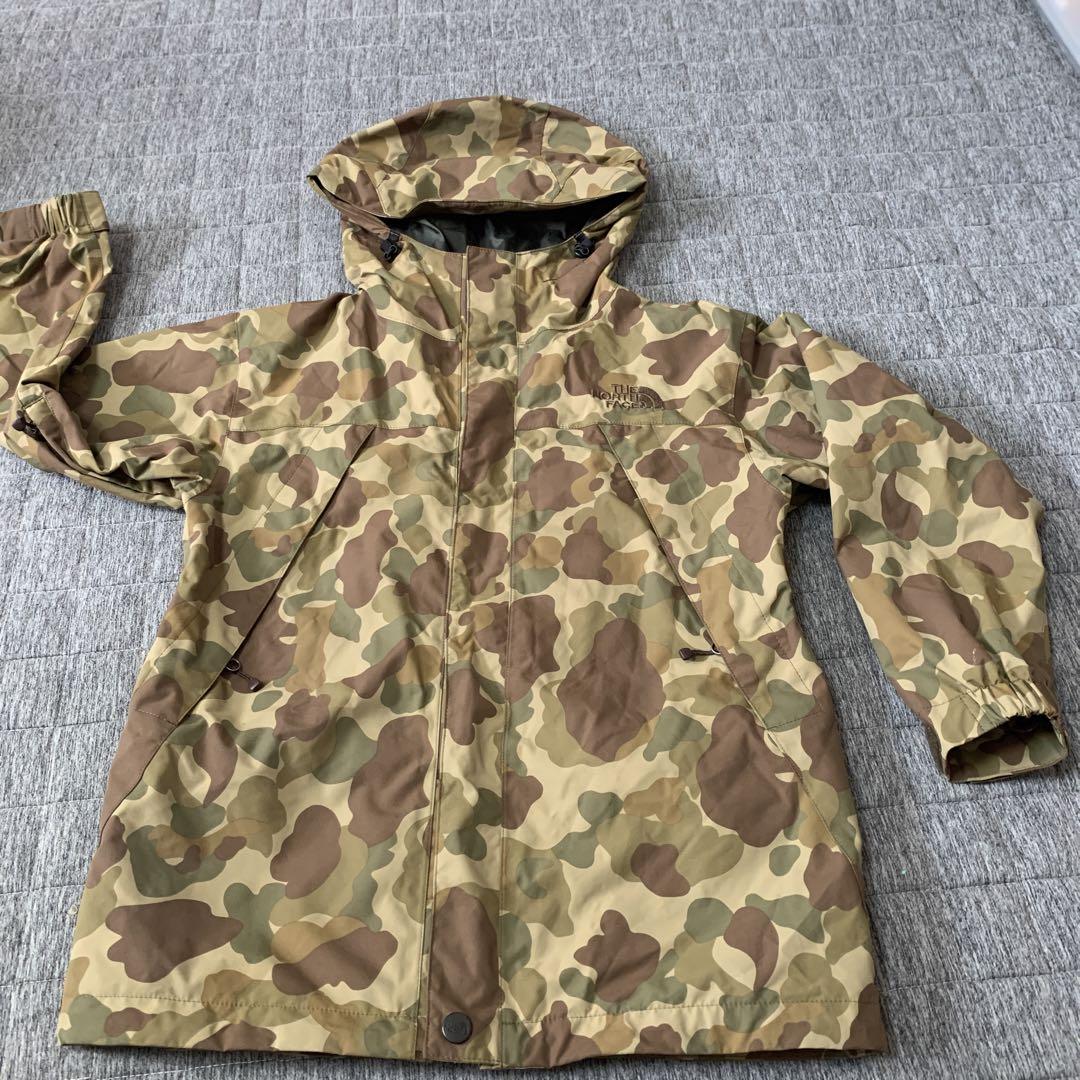 長い期間着れて使い勝手のいいアウターです。サイズアウトしたため出品します。
