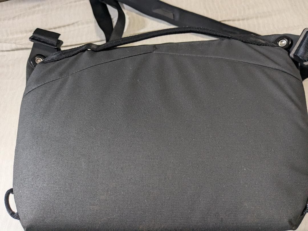 100%品質保証! Peak Design エブリデイスリング 6L ブラックPAC DESIGNS 意外性のある