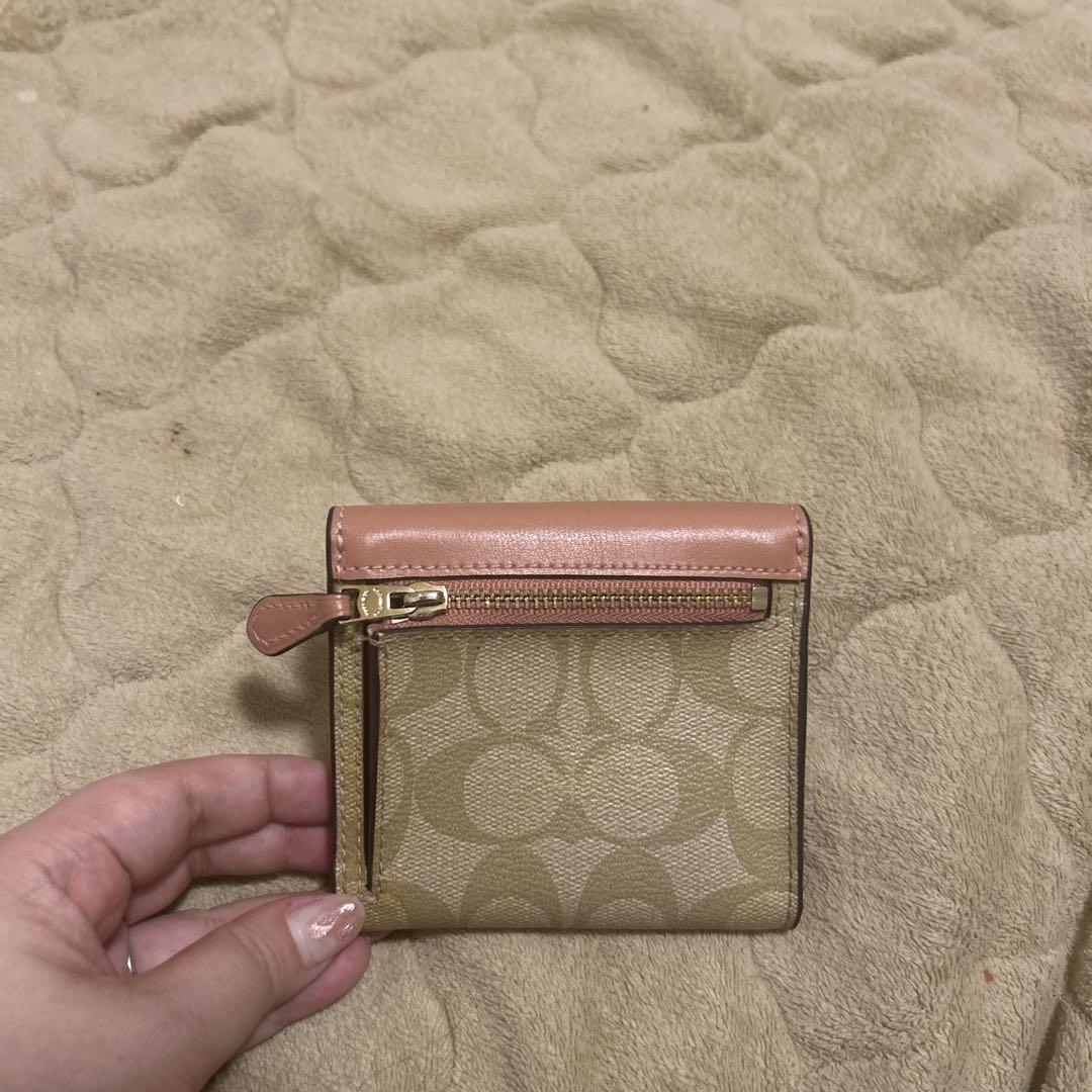 COACH 二つ折り財布 ピンク/ベージュ - メルカリ