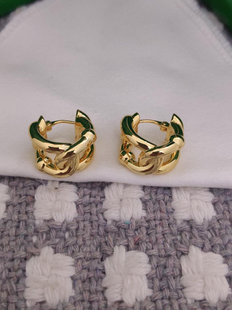 大人気➱ボッテガヴェネタ　ピアス　金色　美品