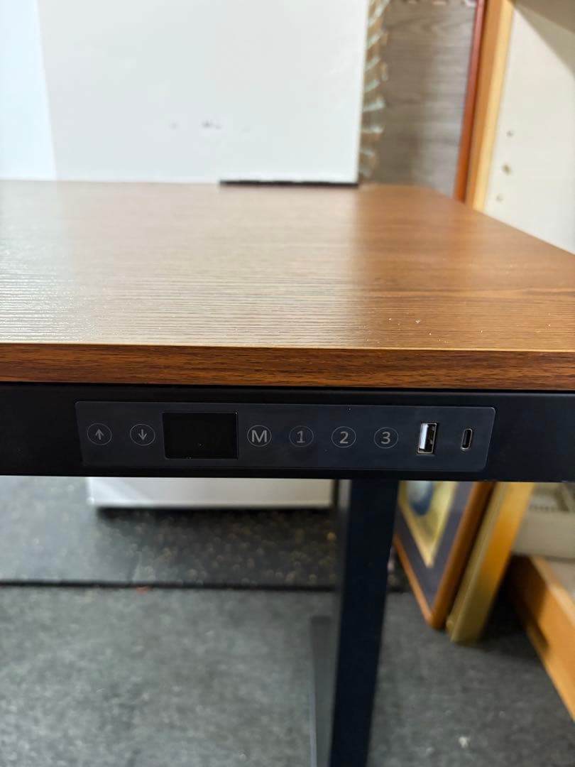 電動昇降デスク目立った傷や汚れなし